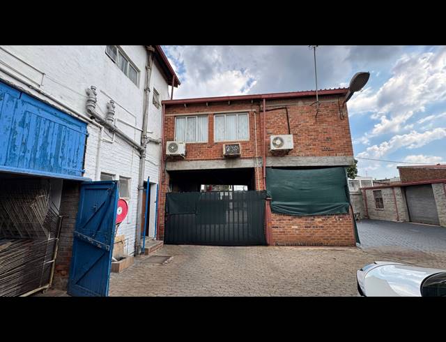 2,100M² WAREHOUSE FOR SALE IN WYNBERG